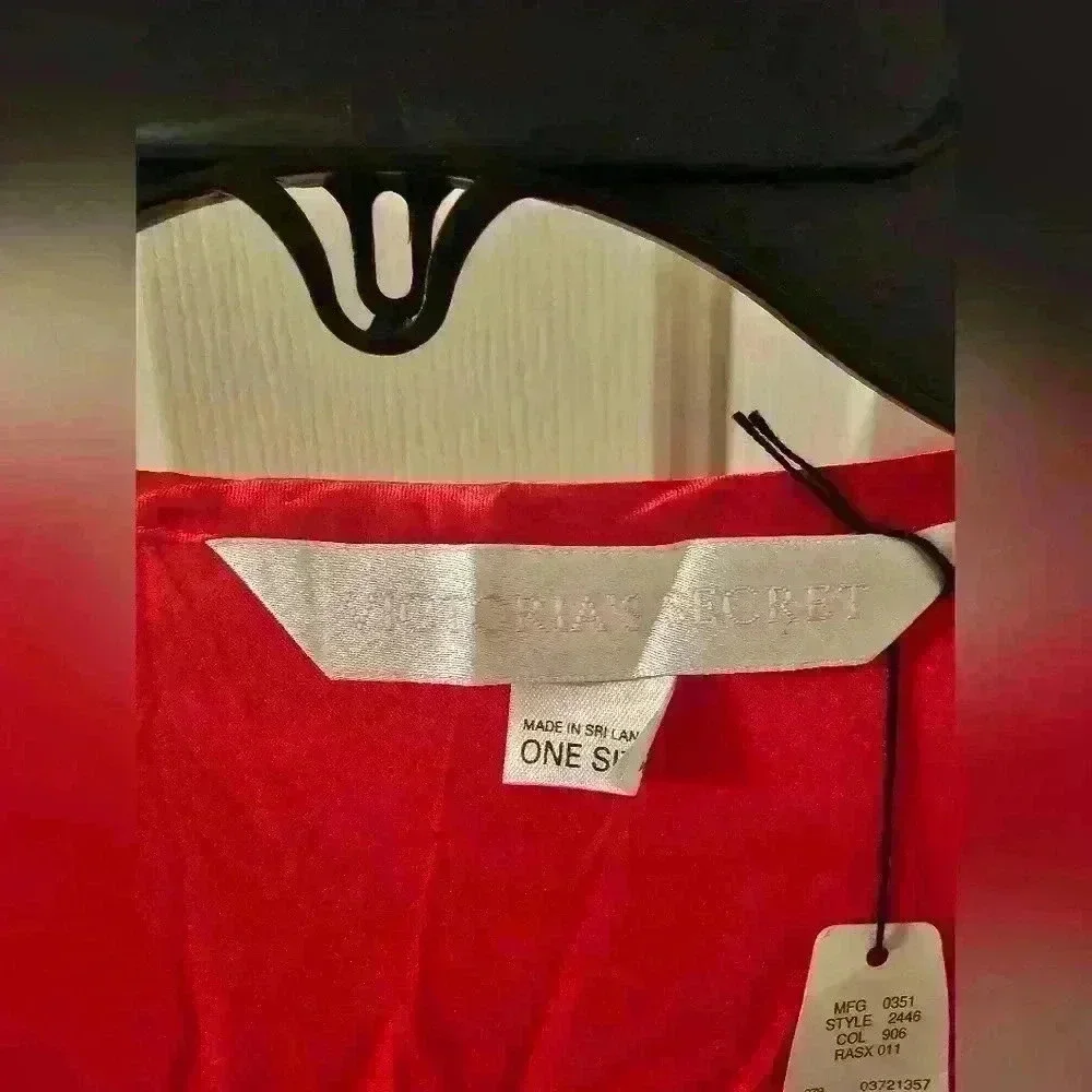 Victoria's Secret Red Satin Nighty and NWT Robe Set Nighty Size L - Picture 3 of 9